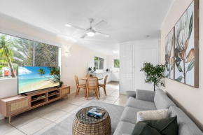 The Tropical - Pet Friendly 2BR Escape Near Beach & Tram with Parking